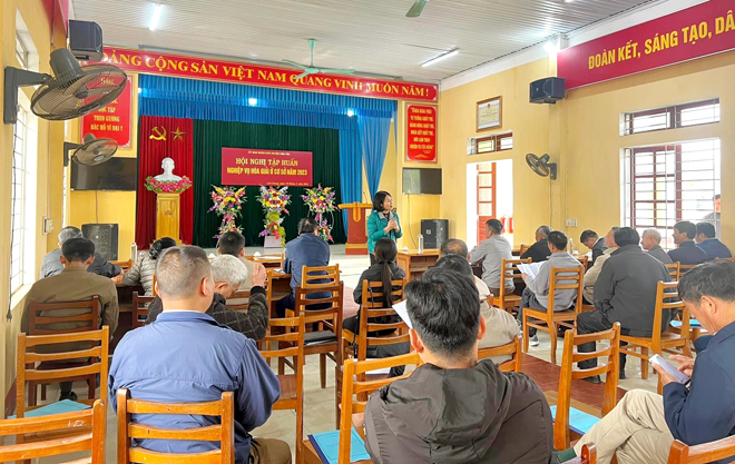 Cán bộ Phòng Tư pháp huyện Văn Yên tập huấn nghiệp vụ công tác hòa giải ở cơ sở.